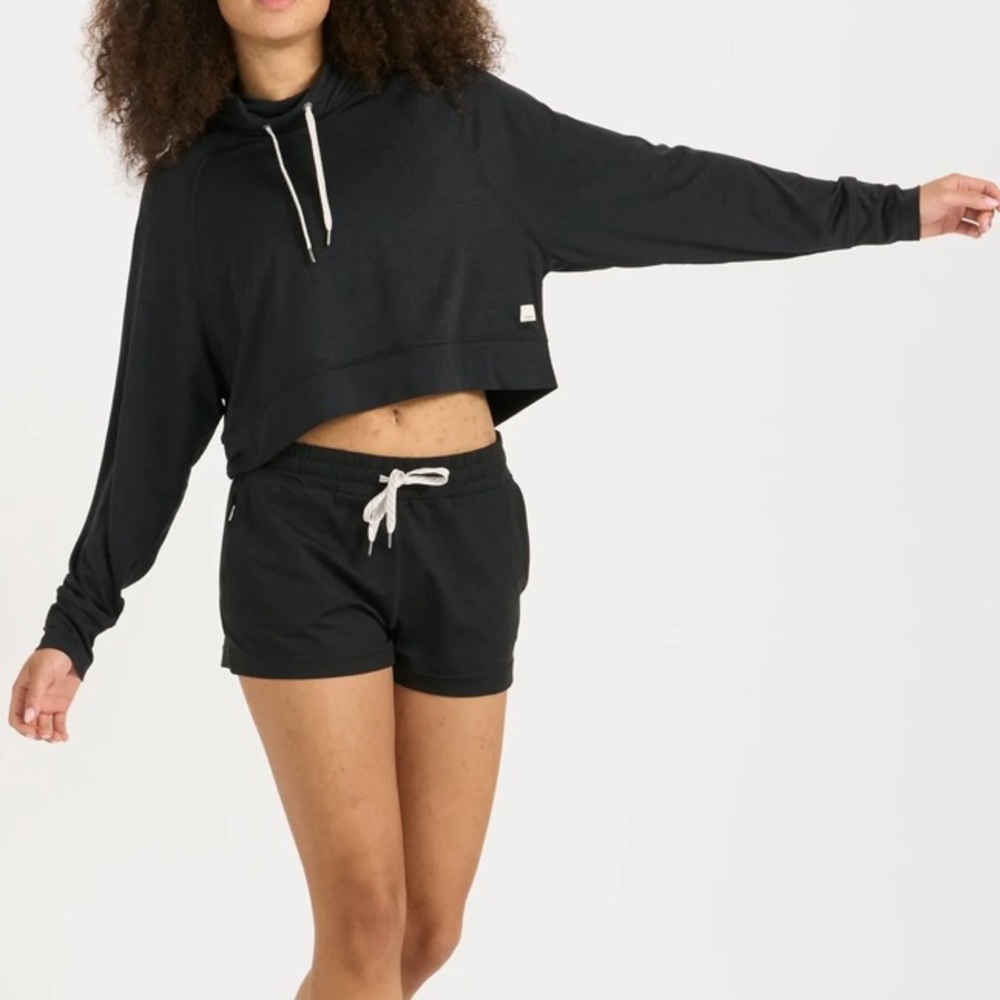 vuori Halo Crop Funnel Neck